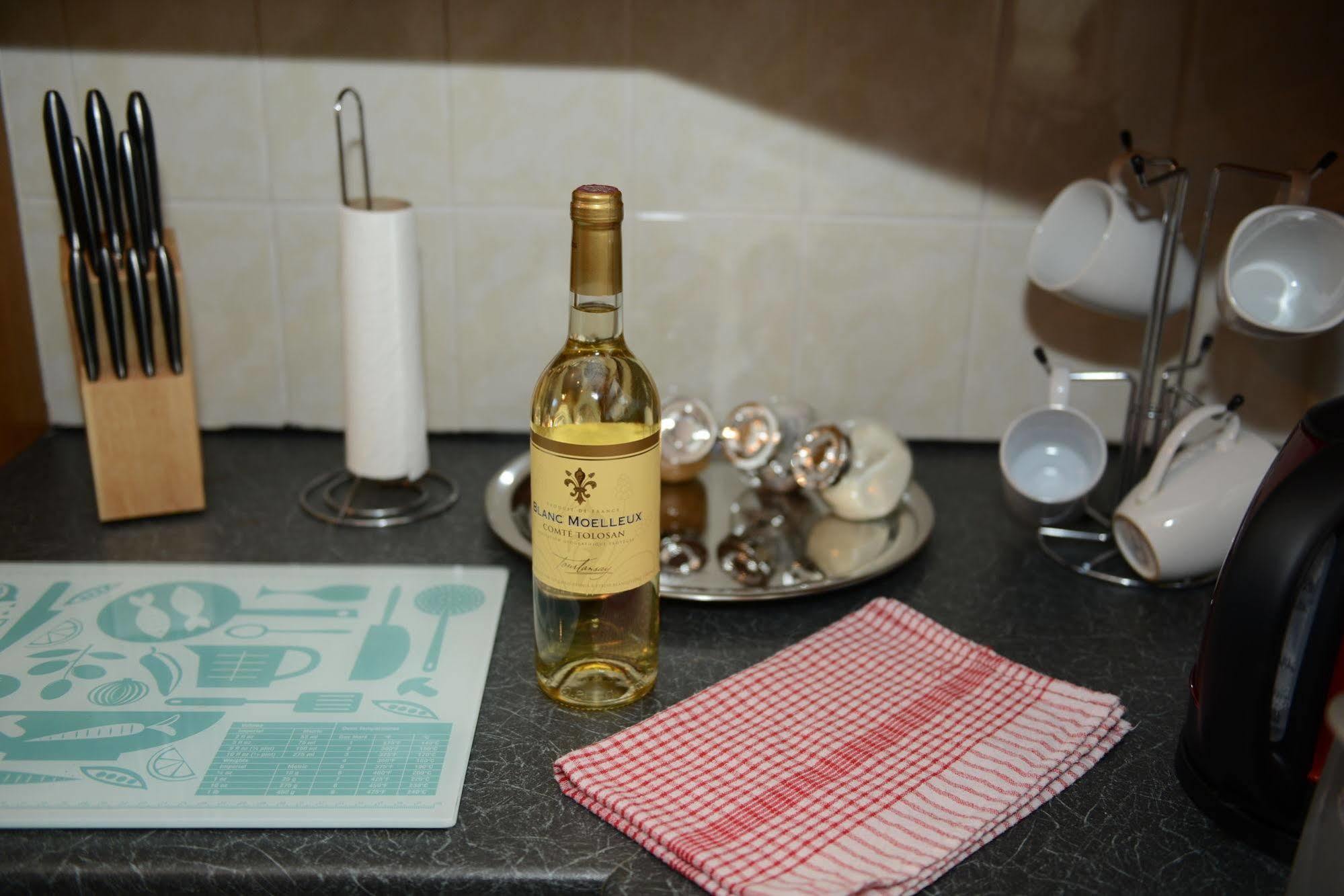 F3 2 Bedroomed Town House - Free Parking - Super 150 Mbps Wifi Near Gavin N Stacey Film House - 1 Free Dog Allowed Barry Eksteriør bilde