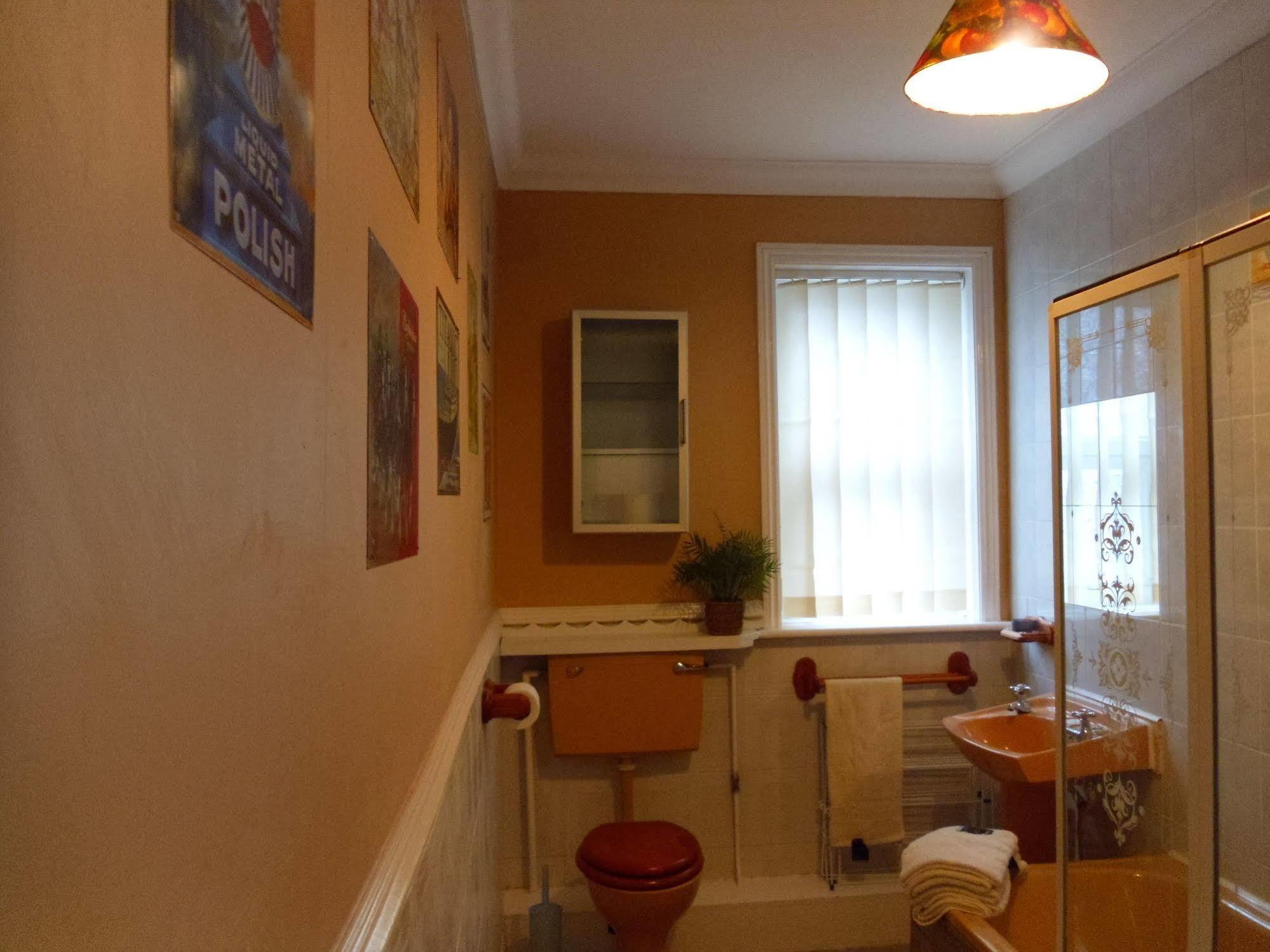 F3 2 Bedroomed Town House - Free Parking - Super 150 Mbps Wifi Near Gavin N Stacey Film House - 1 Free Dog Allowed Barry Eksteriør bilde