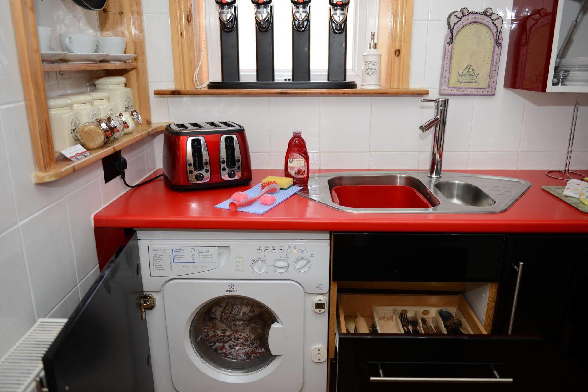 F3 2 Bedroomed Town House - Free Parking - Super 150 Mbps Wifi Near Gavin N Stacey Film House - 1 Free Dog Allowed Barry Eksteriør bilde